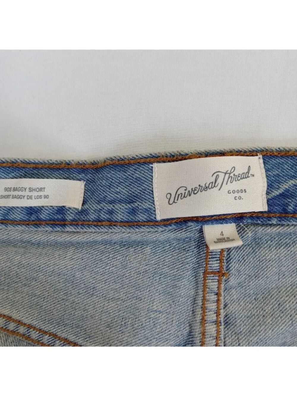 Universal Thread Women's Size 4 90s Baggy Distressed Denim Shorts Light Wash NWT